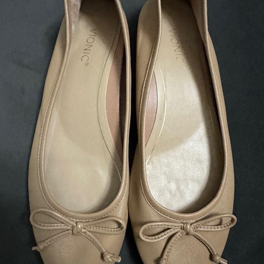 Vionic Callisto Women's Tan Ballet Flats